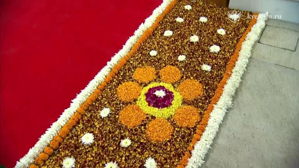 Владимир Путин и Нарендра Моди прибыли в резиденцию главы индийского Правительства, где пройдёт неформальный обед лидеров