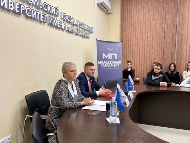 Ректор Мариупольского государственного университета им. А.И. Куинджи Лариса Сиволап и председатель Молодежного парламента ДНР Сергей Журавлев подписали соглашение о сотрудничестве, в рамках которого при вузе откроется...