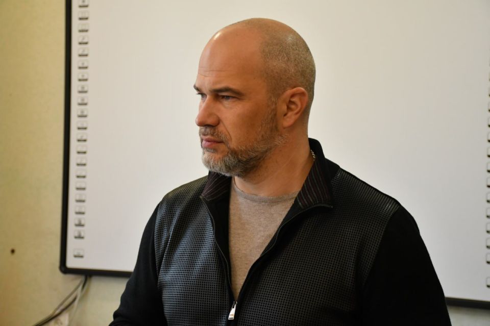 Сергей Желновач: Сегодня, 4 декабря, встретился с трудовым коллективом МБУДО «Светлодарская школа искусств»