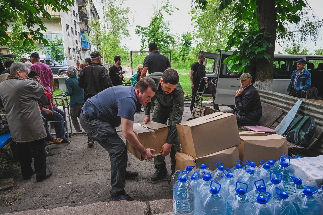 Александр Волошин: Сегодня мы чествуем тех, кто выбрал путь помощи и сострадания, оставаясь рядом с теми, кому сегодня тяжелее всего