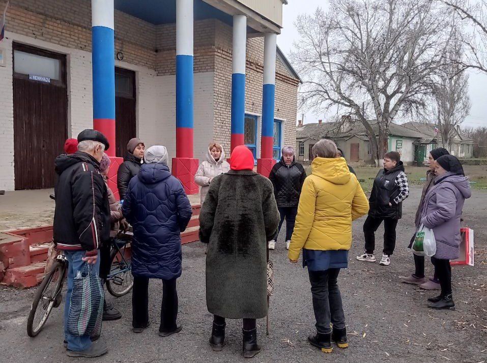 Начальник Благодатновского территориального отдела Инна Науменко встретилась с жителями с. Великое Мешково