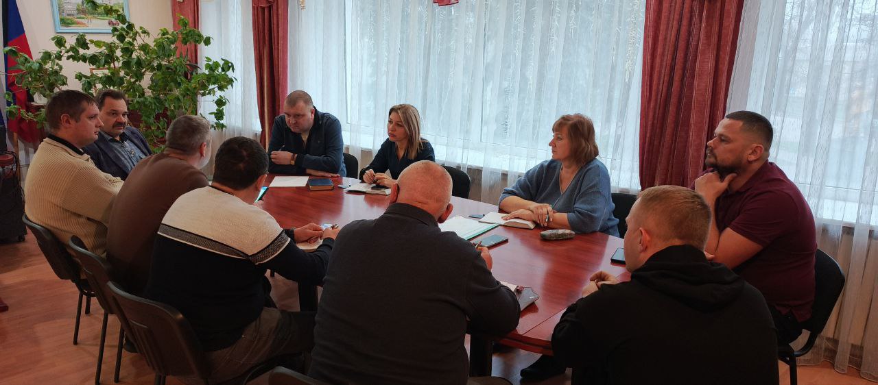 Сегодня, 5 декабря 2025 года, в Управе Кировского внутригородского района Администрации городского округа Донецк ДНР состоялось оперативное совещание