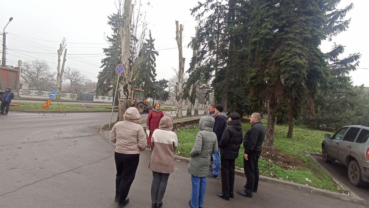 Сегодня депутат Тельмановского муниципального совета Елизавета Кямилева провела встречу с жителями посёлка Тельманово
