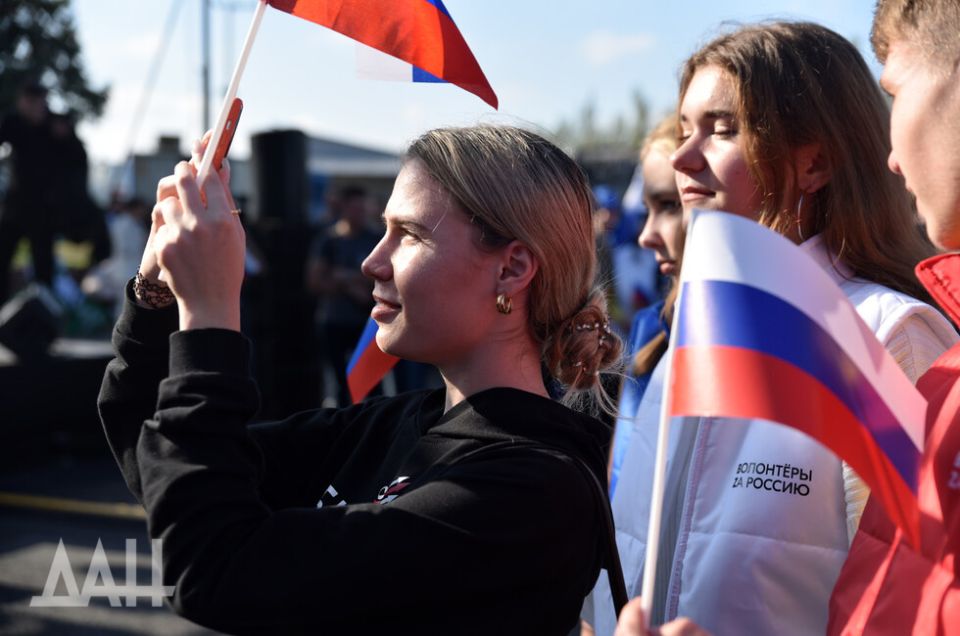 Пушилин: волонтеры ДНР стали символом доброты, силы духа и ответственности