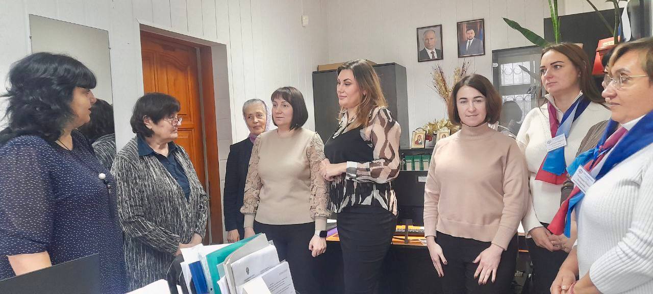 Заместитель главы администрации Мангушского муниципального округа Наталья Михайловна Тосхопаран провела рабочую встречу с коллективом клиентской службы (на правах отдела) в Першотравневом районе Отделения Пенсионного фонда...