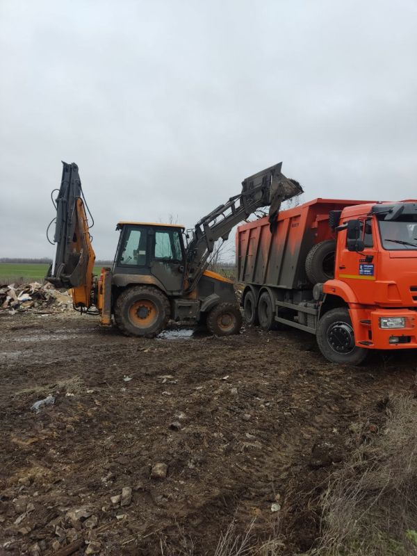 На окраинах Ждановки продолжается масштабная уборка незаконных свалок