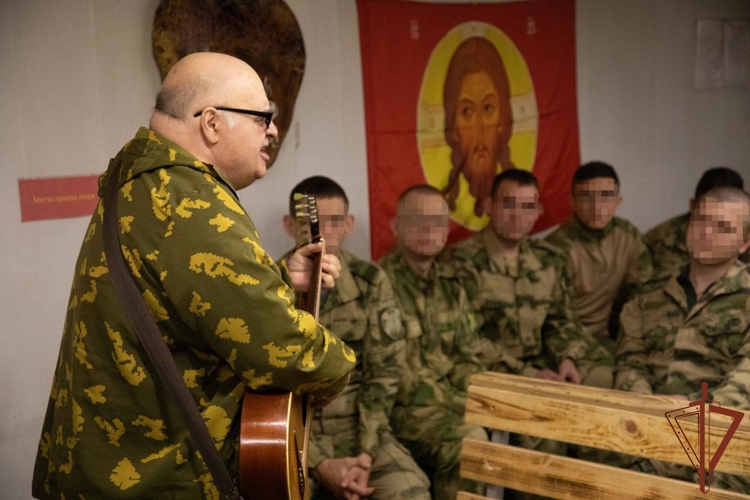 Представители Совета ветеранов Департамента военной контрразведки посетили росгвардейцев в ДНР (видео)