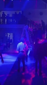 Тем временем в Макеевке народ уже готов ко встрече Нового года