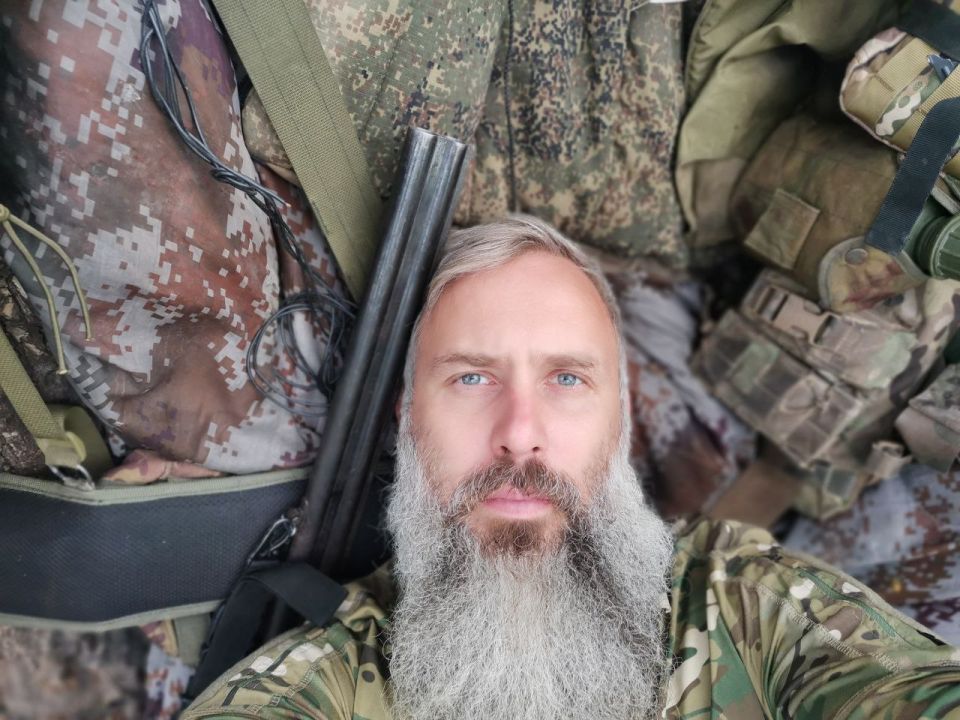 Очередная гнилая мулька. Мол, и зловредные коммуняки, и бандеровцы переименовывали русские города и улицы, а раз так, то они тождественны в своём зле