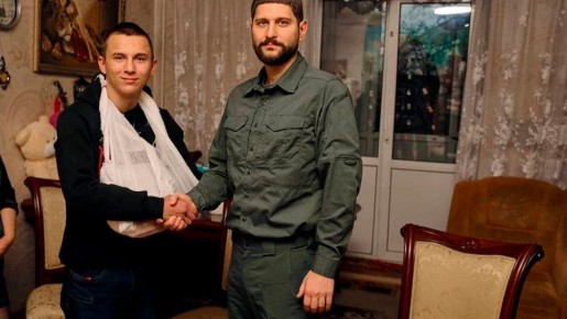 Сначала чуть не выгнали из школы, а потом наградили: Донецкий подросток стал героем в 14 лет