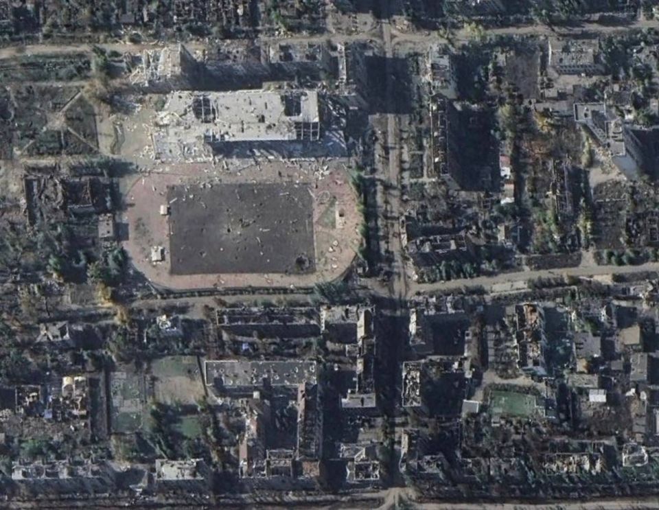 Спутниковые снимки Бахмута, практически полностью разрушенного в ходе длительных городских боев