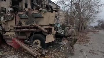 Где же они? Где же?. Русские бойцы пытаются найти спрятавшихся ВСУшников в Покровске, о которых говорит Сырский