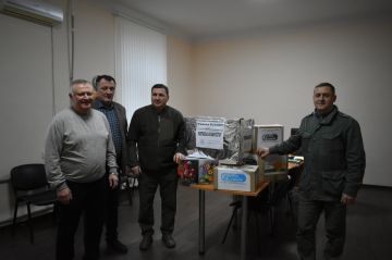 Акция «Коробка храбрости». Секретарь Амвросиевского местного отделения Всероссийской политической партии «Единая Россия» совместно с однопартийцами, руководителем рабочей группа региона-шефа Амурской области Андреем...