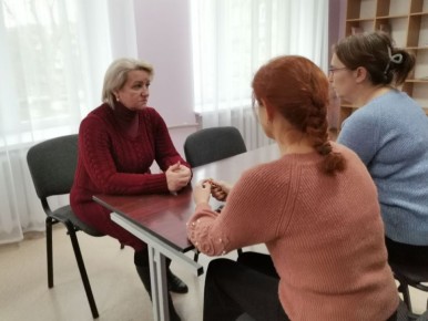 В Светлодарске состоялась важная встреча депутата Дебальцевского городского совета от "Единой России" Светланы Кашу с трудовым коллективом Учебно-воспитательного комплекса