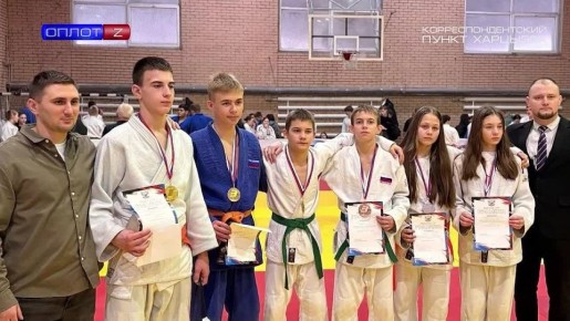 Спортобзор. Три золота и одну бронзу завоевали в минувшие выходные в Донецке харцызские единоборцы, практикующие муай-тай