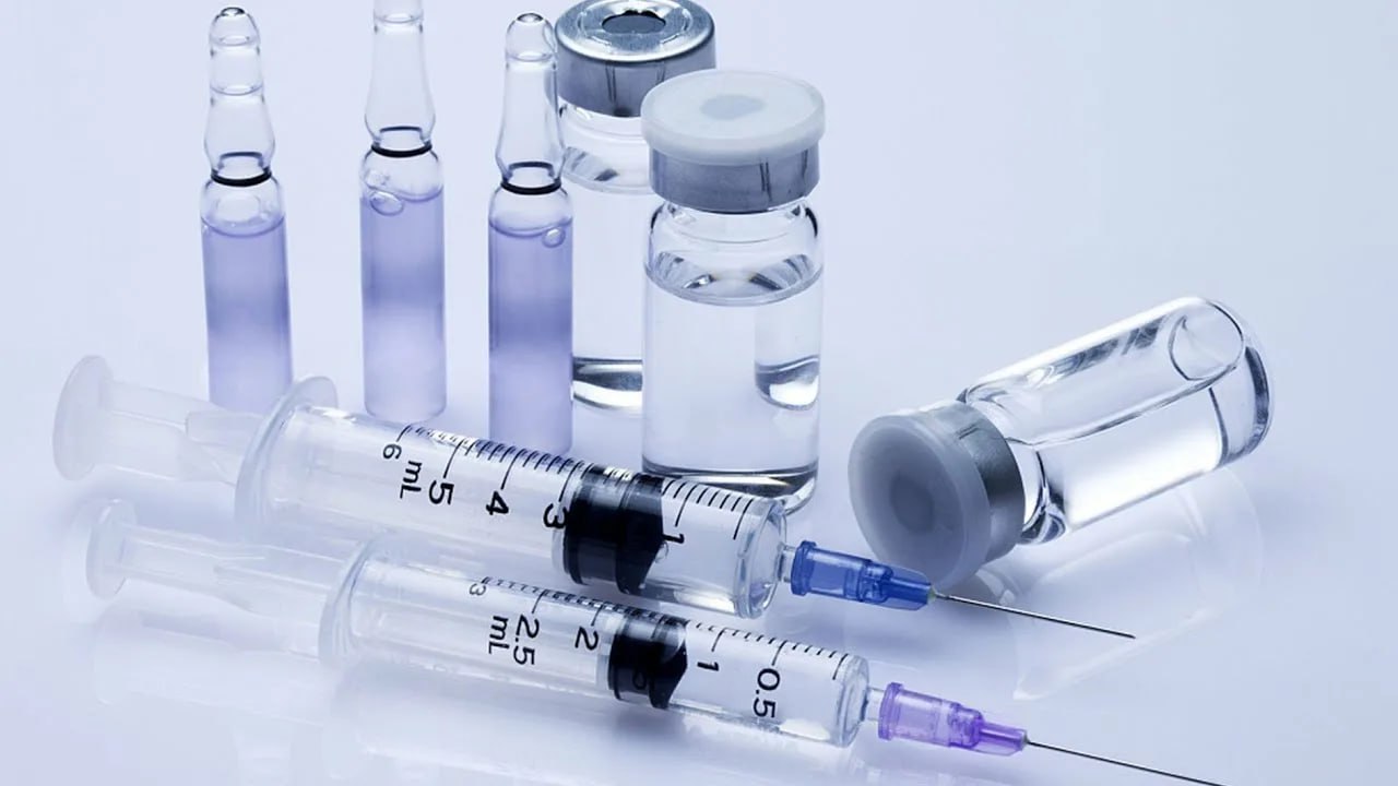 Сезонная вакцинация против гриппа, согласно Приказу №1122н от 06.12.2021г. Минздрава РФ, является обязательной ежегодной прививкой и внесена в Национальный календарь профилактических прививок