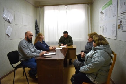 Глава Амвросиевского муниципального округа Игорь Лызов провёл личный прием граждан, рассмотрел ряд обращений от жителей: