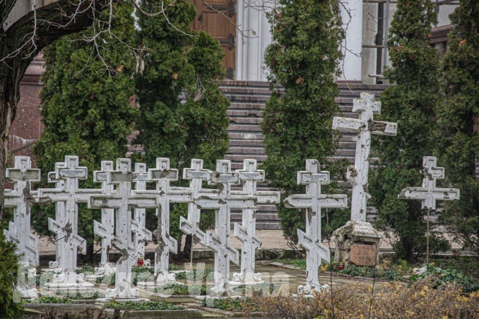 В Никольском не осталось целых домов, а каждый приезд “Красного креста” для местных как свет надежды