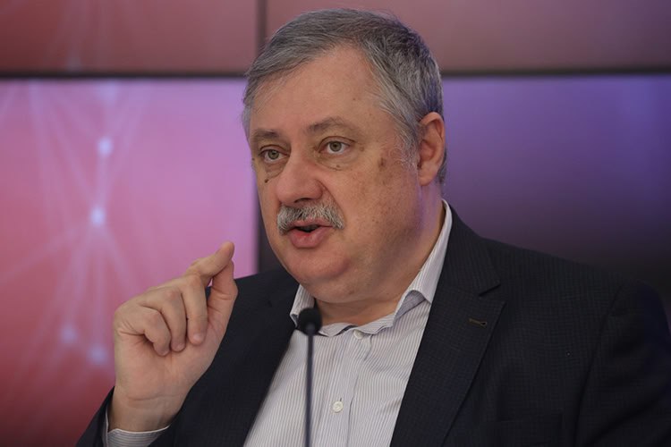 «По факту, президент США соглашается с российскими требованиями о денацификации»