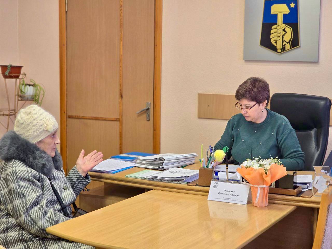 Елена Рязанцева: По информации Пролетарского теплового района Филиал "Донецктеплосеть" ГУП ДНР "Донбасстеплоэнерго" из-за аварии на наружных сетях теплоснабжения по ул. Большая Магистральная, 17, без отопления дома № 17, 19...