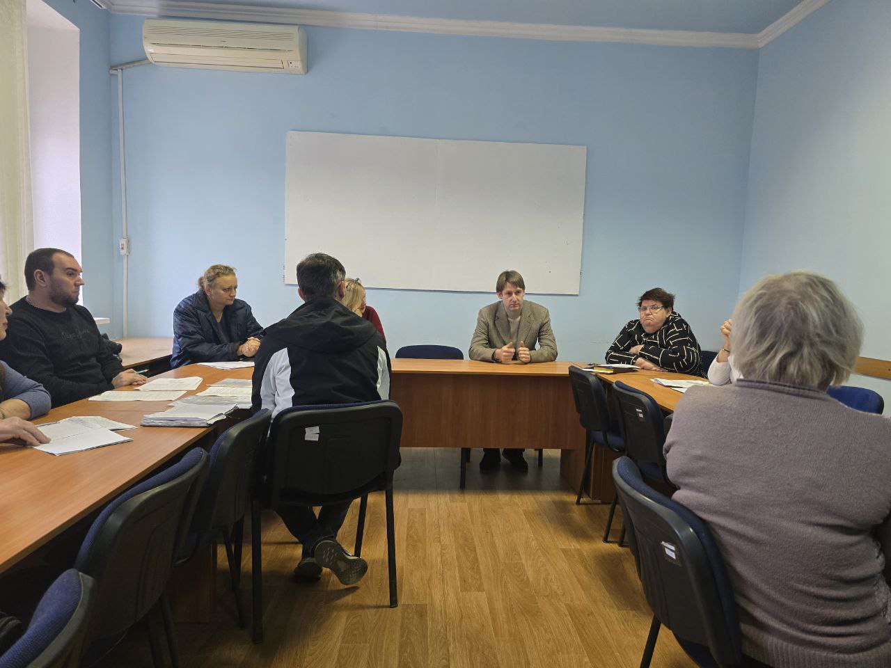 Сегодня, 8 декабря, первый заместитель руководителя Управы Кировского внутригородского района Администрации городского округа Макеевка Донецкой Народной Республики Алексей Еськов провел встречу с трудовым коллективом филиала...