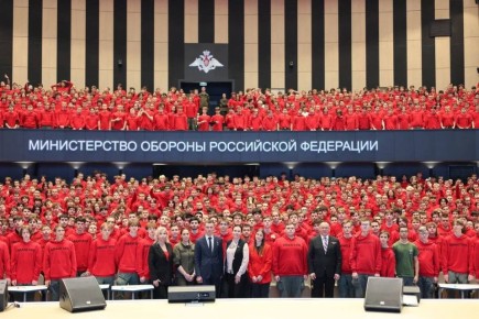 В учебно-методическом центре «Авангард» прошла встреча с Героем России Владиславом Головиным — гвардии капитаном, участником СВО и начальником Главного штаба «Юнармии»