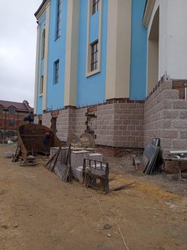 Петербург завершает ремонт фасада Собора Покрова Божьей Матери в Мариуполе