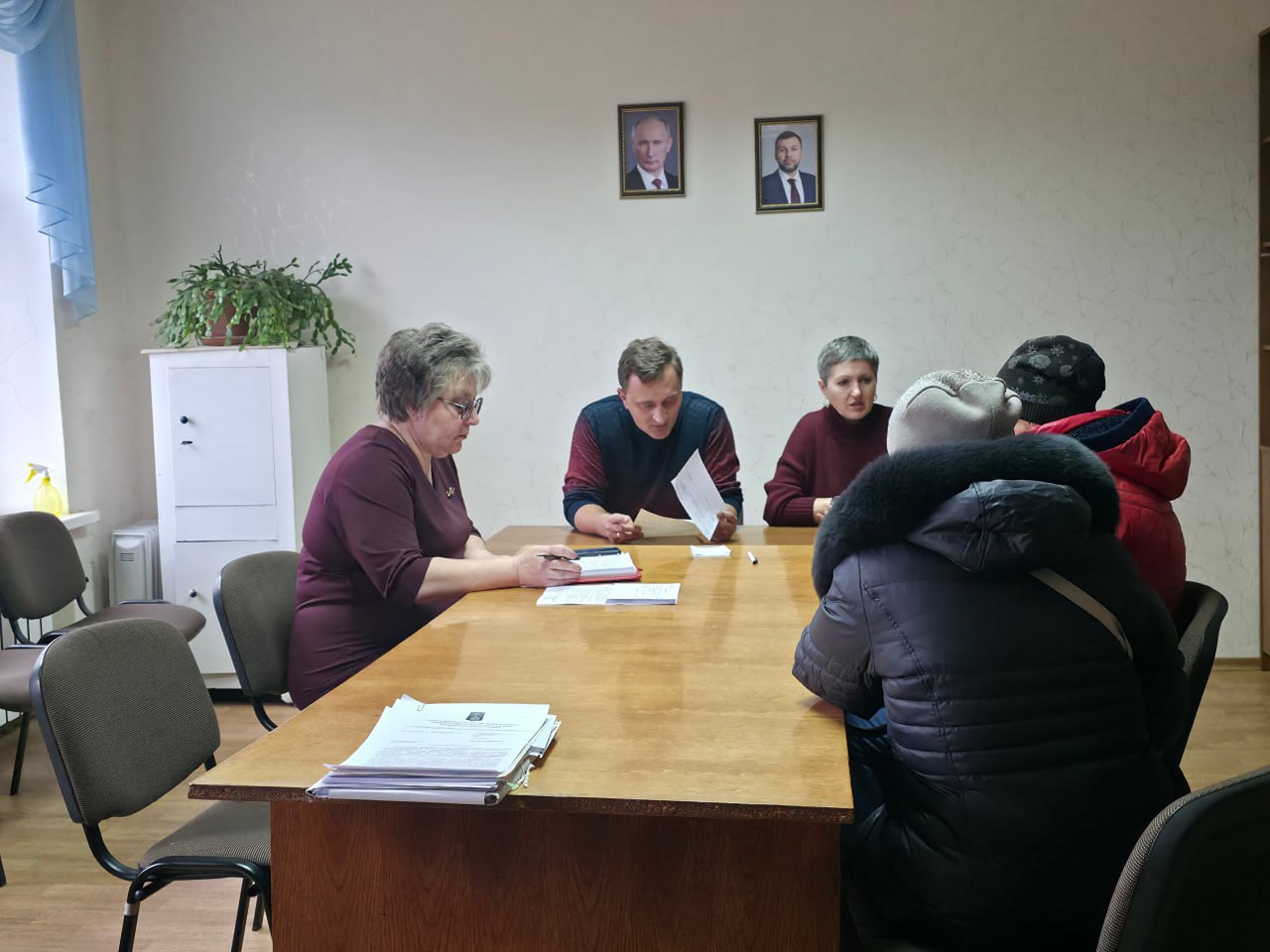 Иван Адамец: В понедельник, 8 декабря, заместитель руководителя Управы Куйбышевского внутригородского района Администрации городского округа Донецк Елена Строганова провела прием граждан