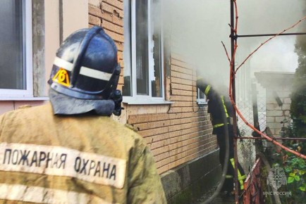 Из-за короткого замыкания в Донецке сгорел дом, трижды попадавший под обстрел ВСУ