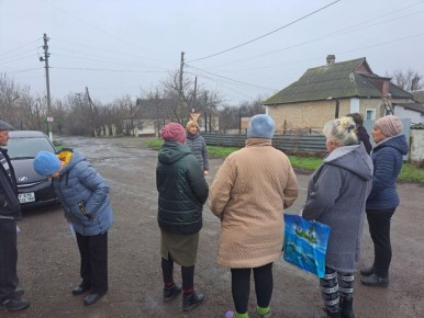 Врио начальника Петровского территориального отдела, Матвеева Ирина Борисовна, провела встречу с жителями села Петровское, посвященную актуальным вопросам местного значения