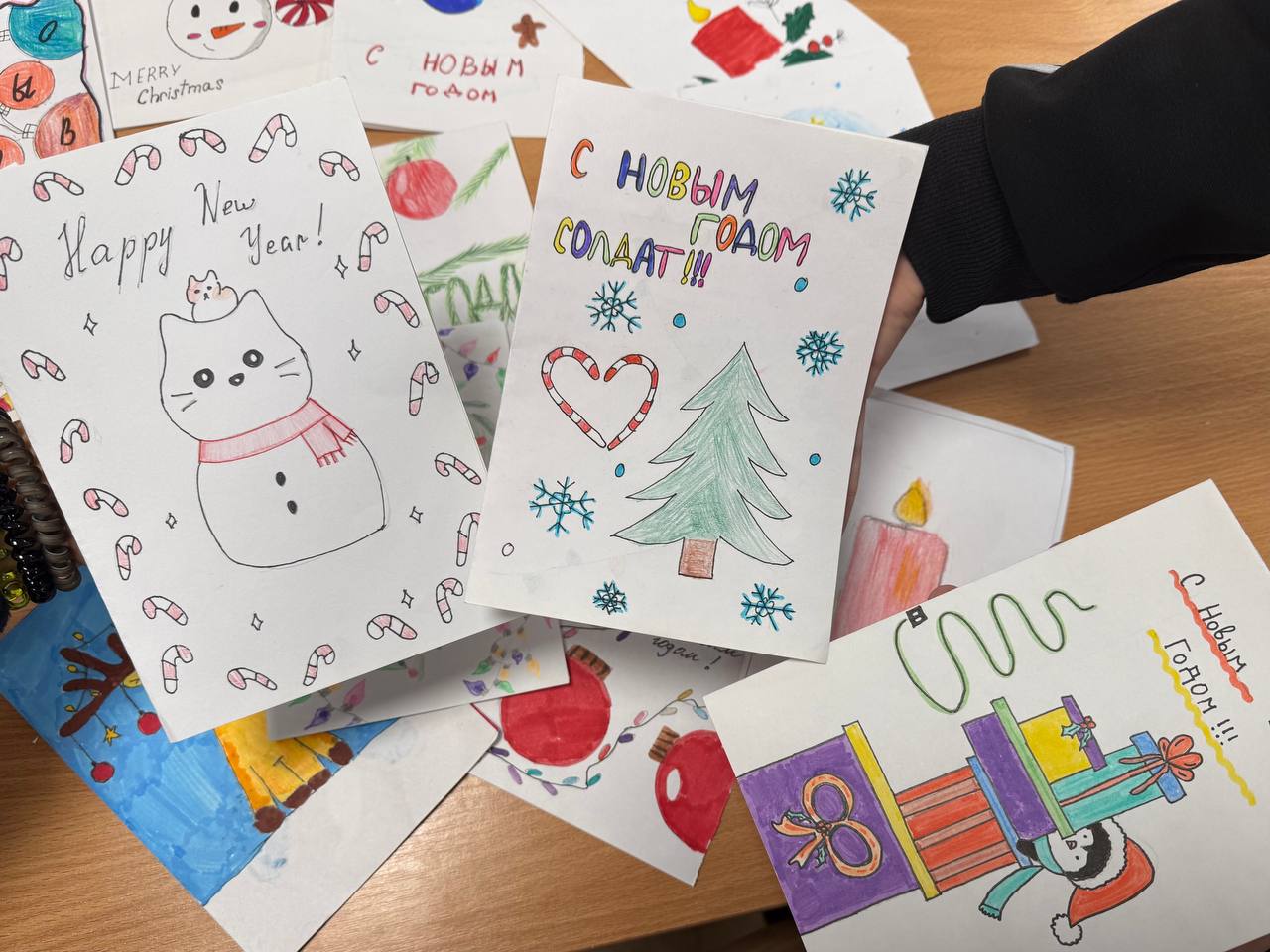 9 декабря учащиеся ГБОУ «Тельмановская гимназия Тельмановского м.о.» присоединились к акции «Новогодняя открытка»