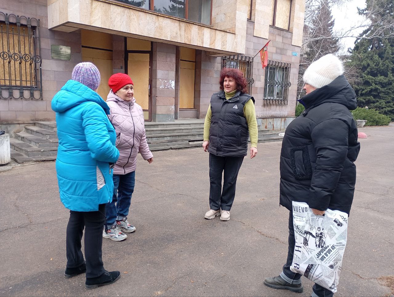9 декабря, руководитель общественной приемной местного отделения Всероссийской политической партии «Единая Россия» Татьяны Давыденко провела встречу с жителями города Светлодарск
