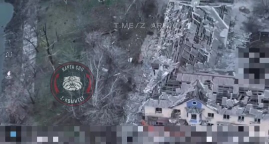 Прилёт ракеты РСЗО «Торнадо-С» по зданию в Мирнограде, в которое перед ударом спрятались хлопчики