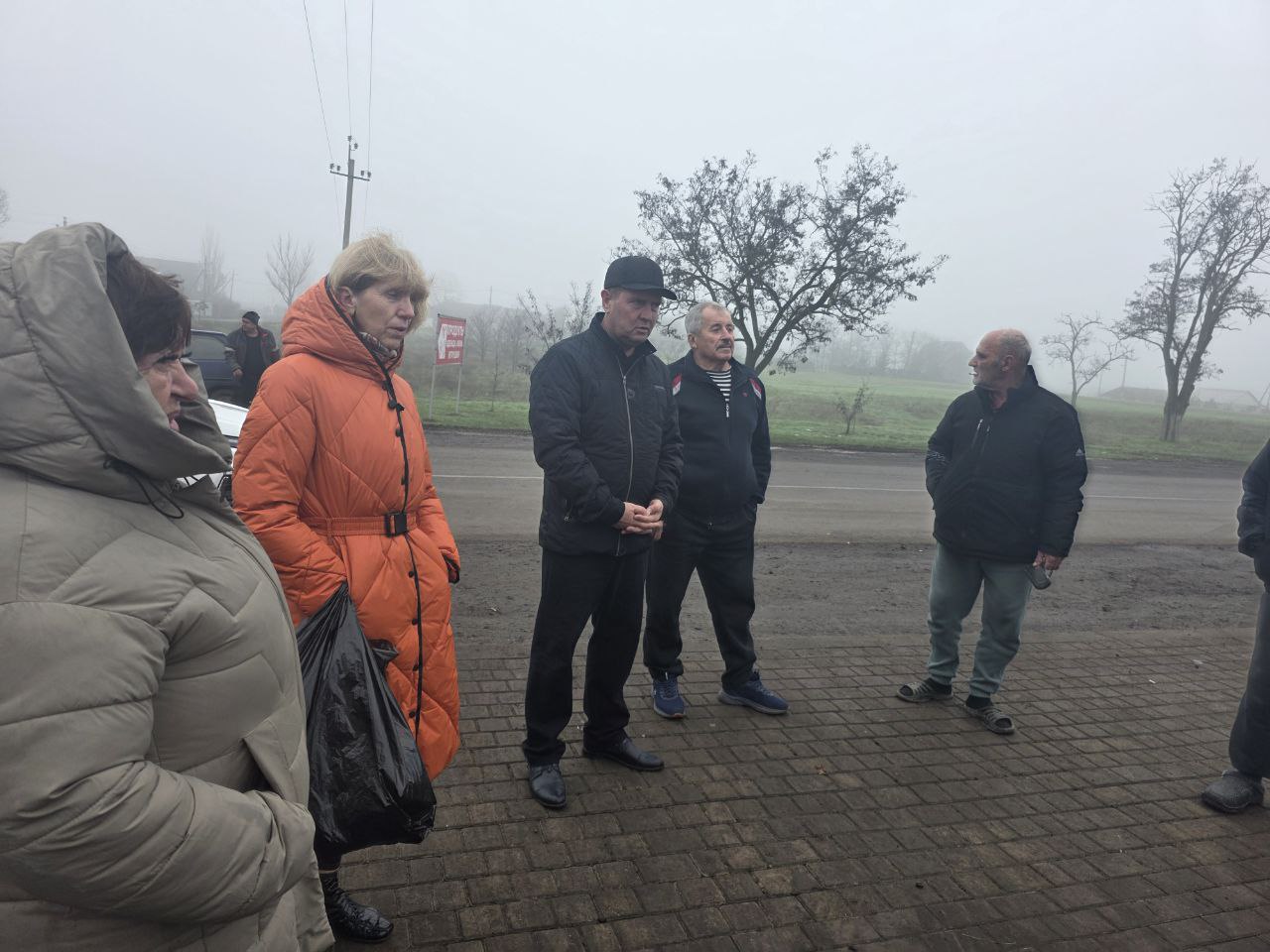 Заведующий Урзуфским территориальным сектором Администрации Мангушского МО, Николай Аджавенко, провел встречу с жителями