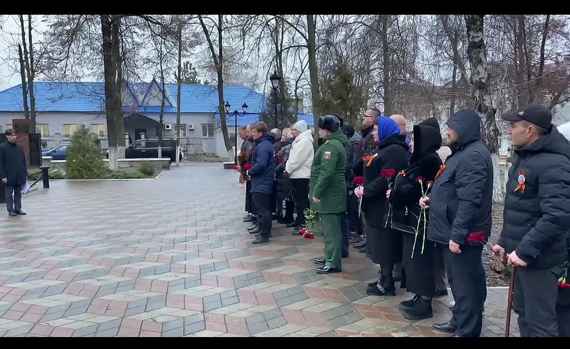 Сегодня, 9 декабря, в Волновахе прошли торжественные мероприятия, посвященные Дню Героев Отечества