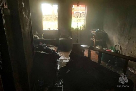 На пожаре в Амвросиевском муниципальном округе пострадал мужчина