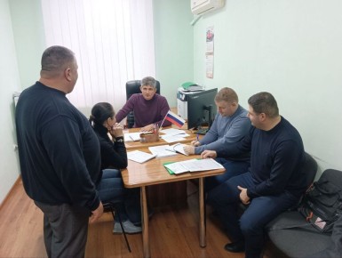 ВСТРЕЧИ С ЖИТЕЛЯМИ. 09 декабря 2025 года депутаты Ясиноватского муниципального совета Донецкой Народной Республики от фракции «Единая Россия» Виталий Кухта и Владимир Сергиенко провели встречу с жителями