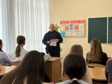 В Чермалыкской школе в рамках партийного "Единой России" проекта «Старший брат» прошла важная встреча, посвященная безопасности детей