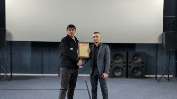 В Старобешевском районном центре культуры и досуга им. П. Н. Ангелиной состоялось торжественное мероприятие, посвященное Дню Героев Отечества, в котором приняли участие первый заместитель главы Администрации Старобешевского...