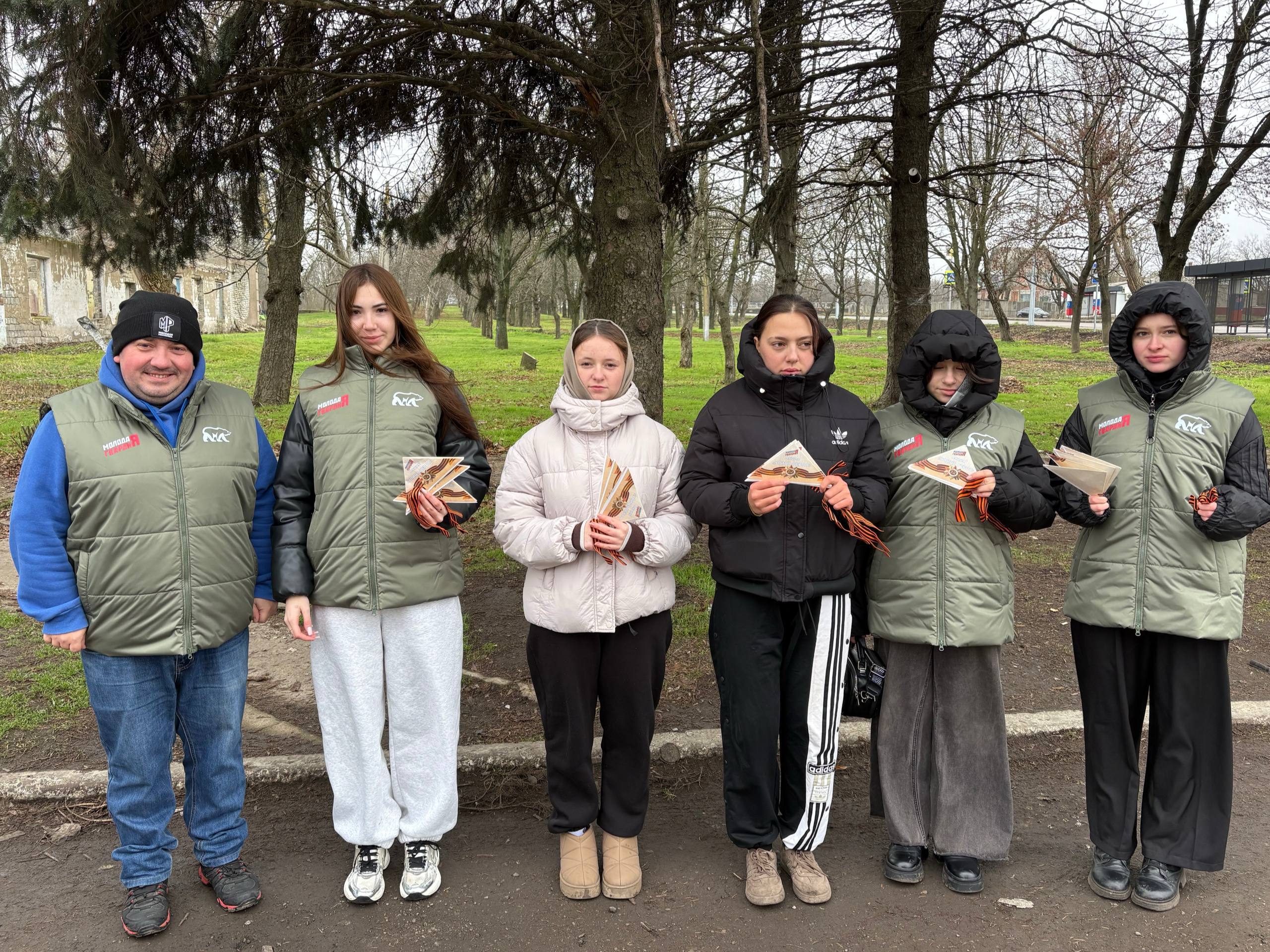 Позабыть мы их не в праве. Активисты Тельмановского районного штаба МР и МГЕР ДНР провели акцию «Герои Отечества»