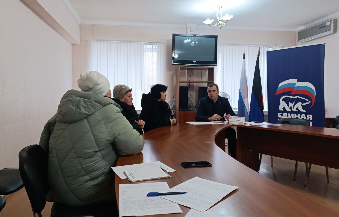 Депутат «Единой России» ответил на вопросы ждановцев