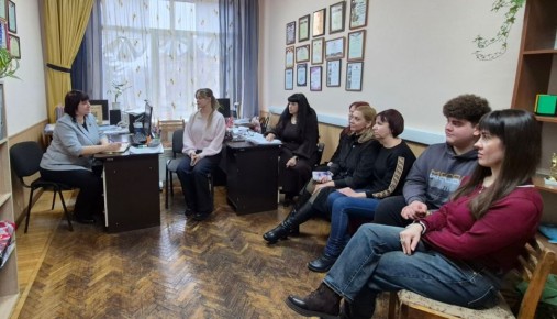 Сегодня Инна Алексеевна Рудакова, управляющая делами администрации городского округа Дебальцево, встретилась с сотрудниками отдела физической культуры и сектора молодежной политики