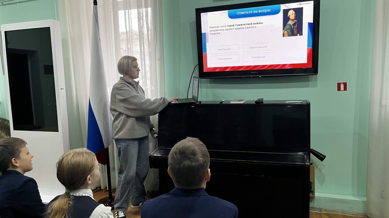 Патриотический час «Героями не рождаются»