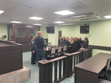 Неожиданная пожарная тренировка в Докучаевском городском суде: эвакуация без предупреждения