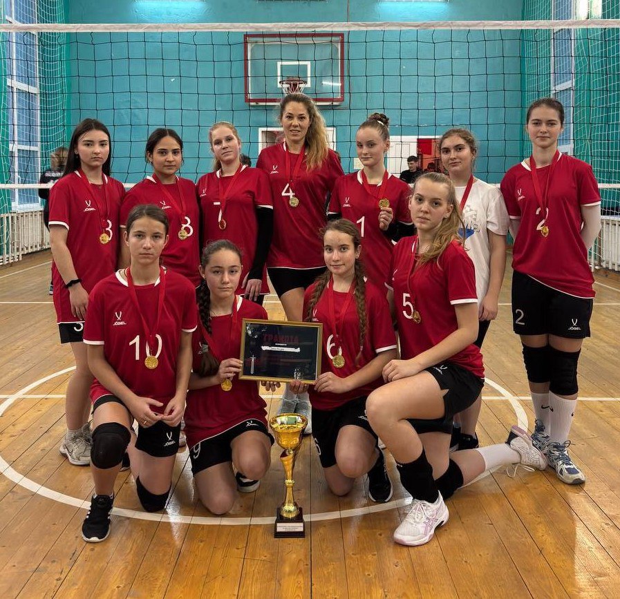 На этих выходных в селе Демьяновка Мангушского м.о. состоялся Открытый кубок РОО "Народной дружины" по женскому волейболу