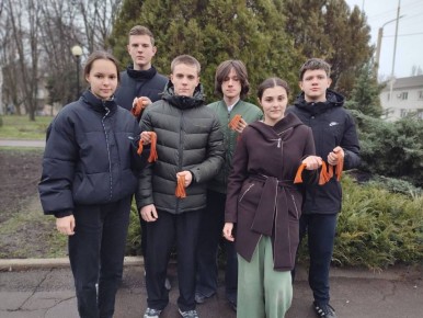 Елена Рязанцева: Героев помним имена!. 9 декабря, в рамках комплекса мероприятий по празднованию Дня Героев Отечества, в Пролетарском районе города Донецка состоялась патриотическая акция «Героев помним имена!»