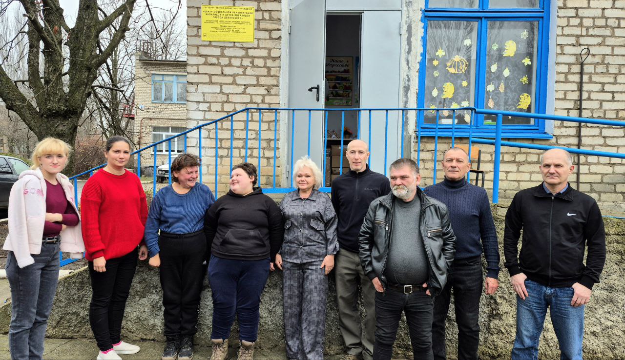 Александр Волошин: #гуманитарнаяпомощь. В рамках нашей постоянной работы по поддержке жителей Донбасса адресная помощь доставлена воспитанникам Центра социальной реабилитации инвалидов и детей-инвалидов г. Дебальцево