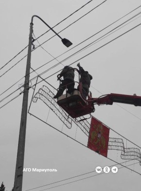 Мариупольские энергетики продолжают осмотр и техобслуживание праздничной иллюминации