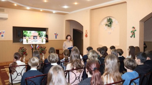 1 декабря во Дворце культуры ясиновцев прошла встреча учащихся СШ № 59, посвященная Дню Неизвестного Солдата с целью реализации проекта «Историческая память»