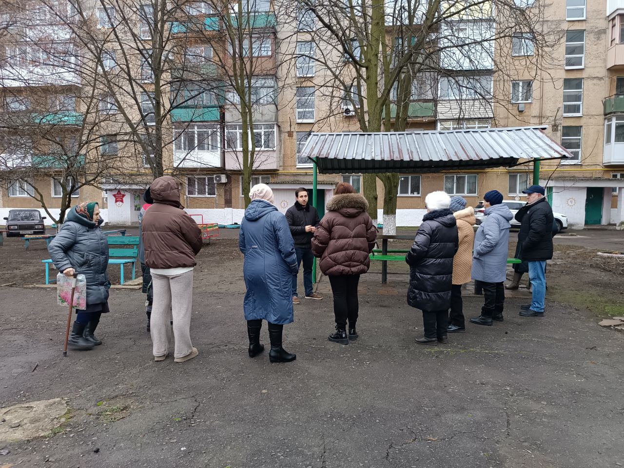 Заместитель главы Администрации Шахтерского муниципального округа провел встречу жителями Ждановки
